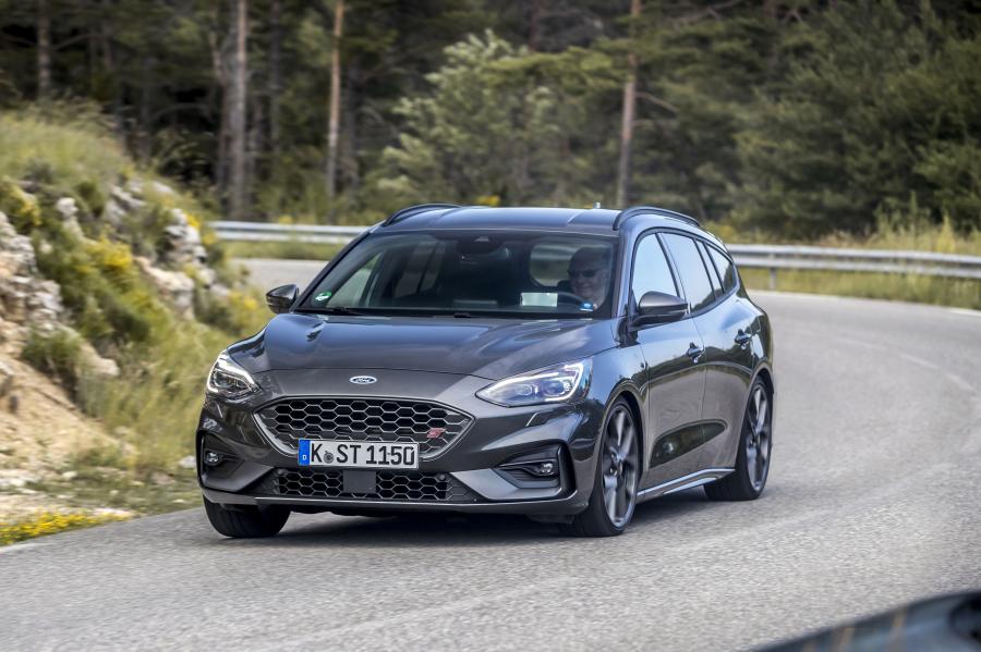  Ford Focus ST Estate 2019 года  (WW) (фото 2 из 40)